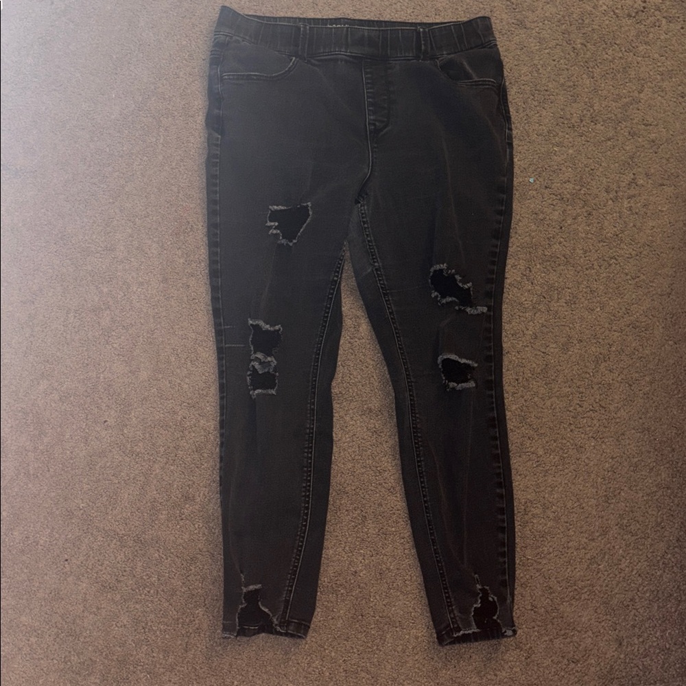 maurices size L Short (fits size 10-16) stretchy
Well-loved but in great shape
